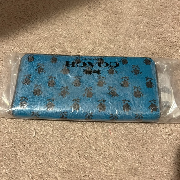 Wallet - Picture 2 of 2